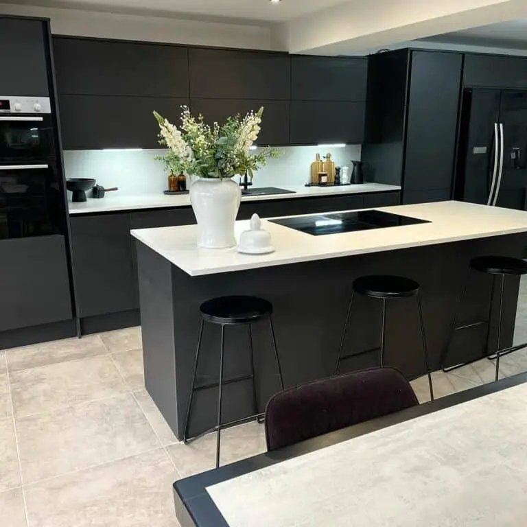 Black and white kitchen design