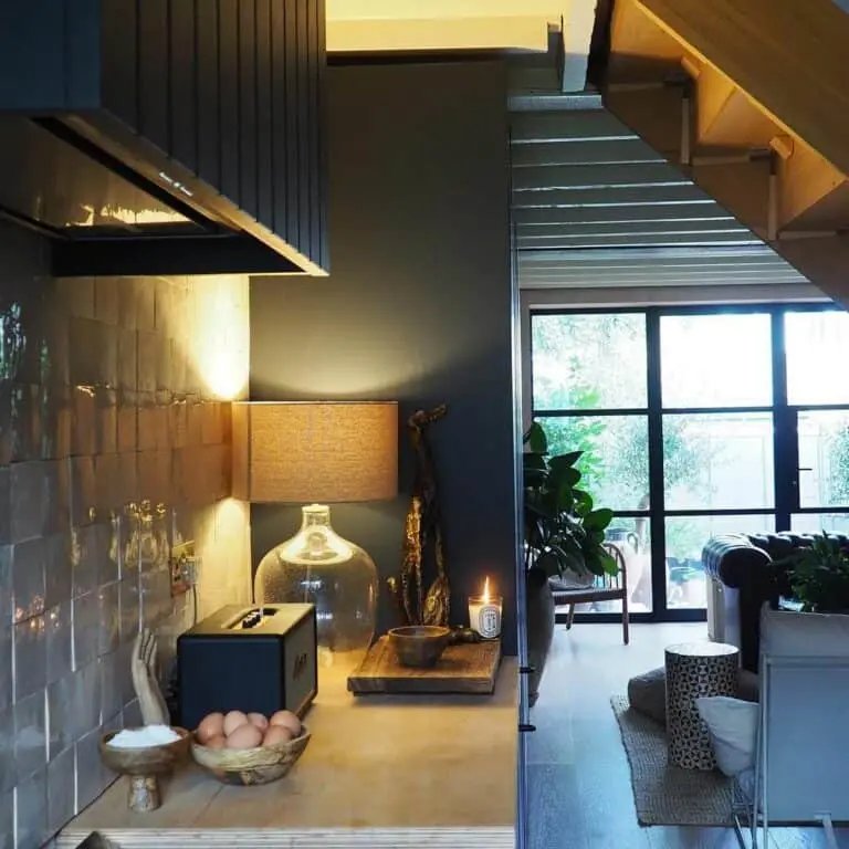 Black vent hood and accent wall