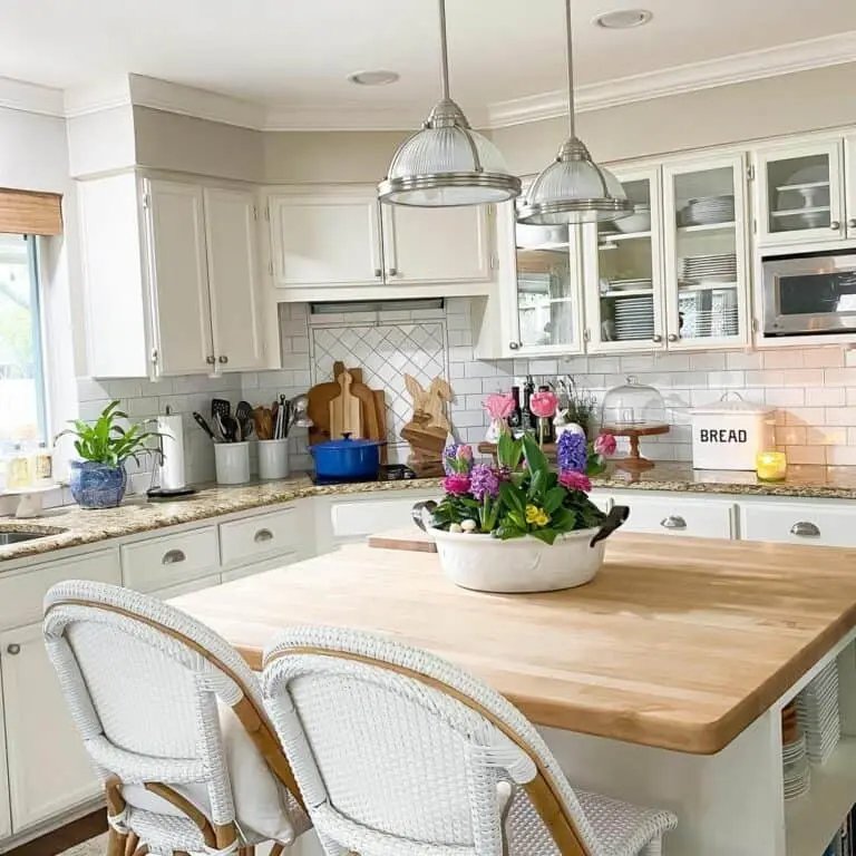 Colorful farmhouse kitchen