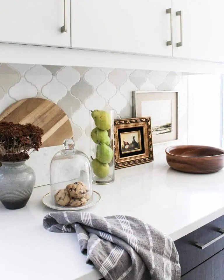 Geometric patterned tiles