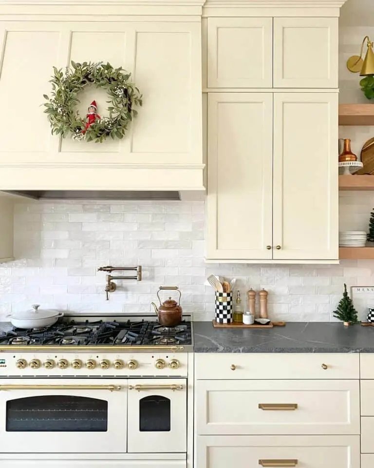 Gold hardware, cream cabinets