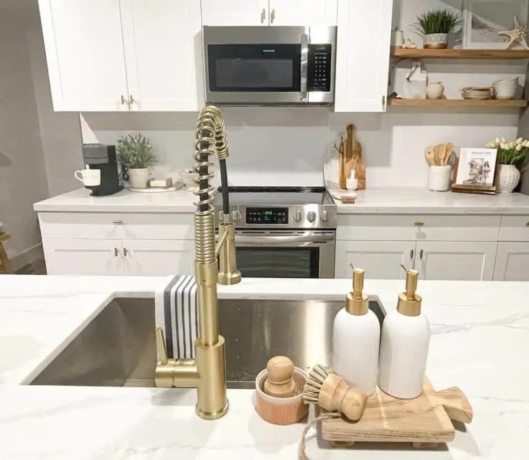 Gold kitchen island accents