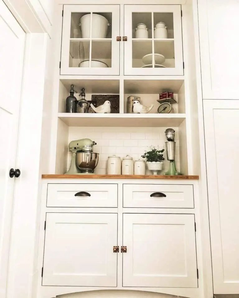 Pistachio appliances and wood tones