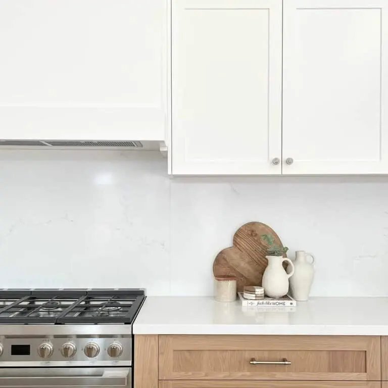 White and oak kitchen