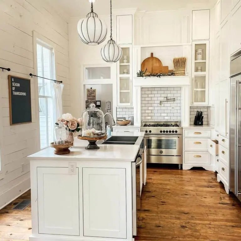 Wood Accents in Farmhouse Kitchen